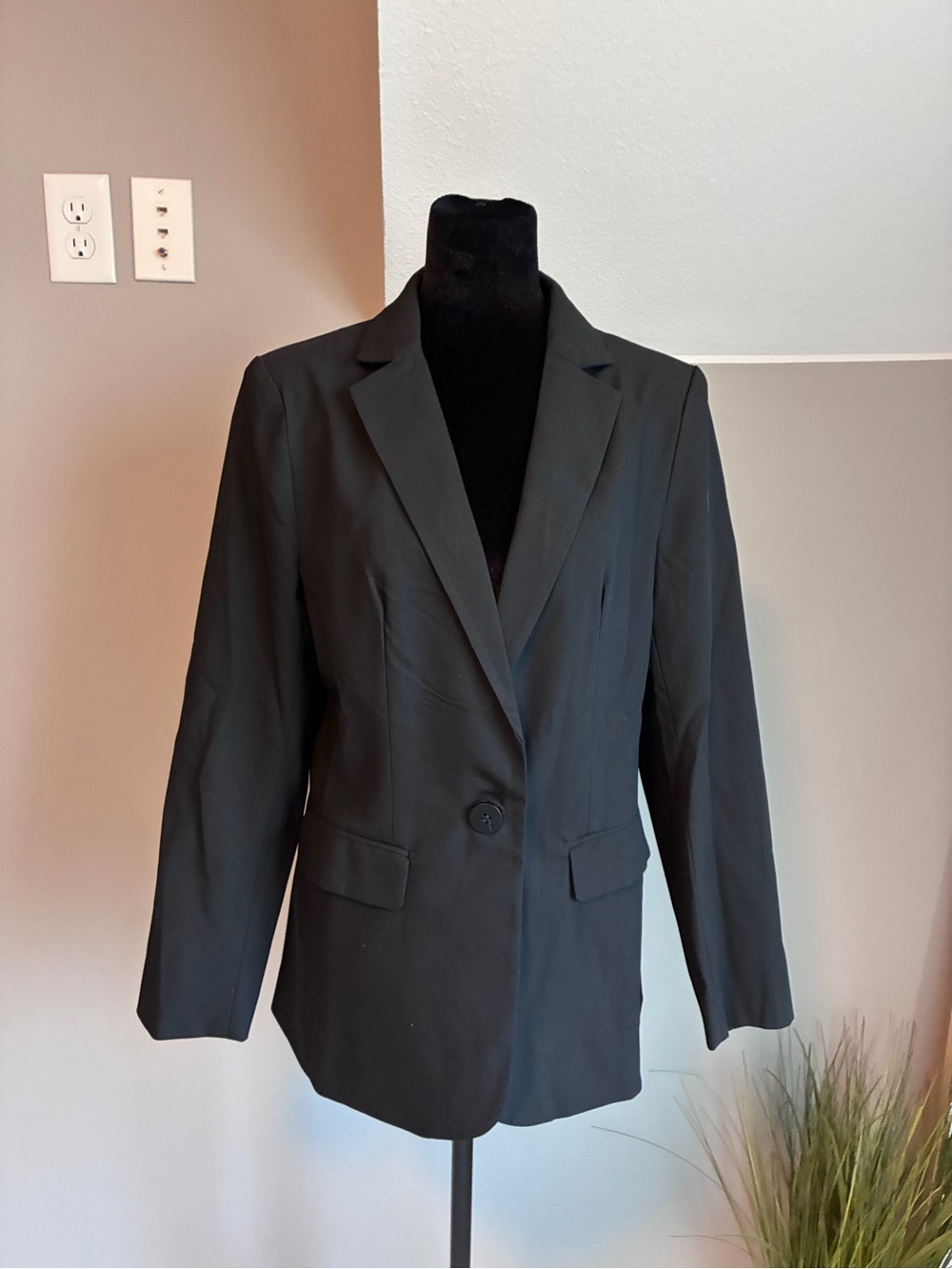 Women's Black Single-Button Tailored Blazer